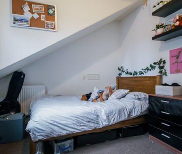 6 bedroom terraced house to rent - Photo 4