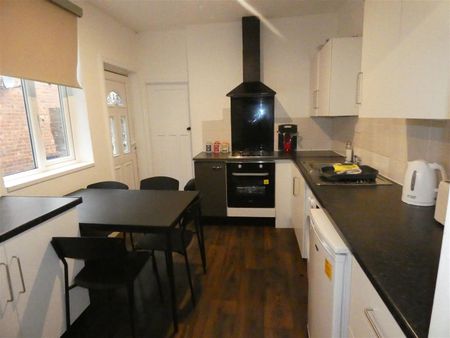 2 bed flat to rent in Chillingham Road, Heaton - Photo 4
