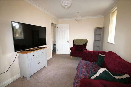 Honeycrag Close, Polegate, East Sussex, BN26 - Photo 2