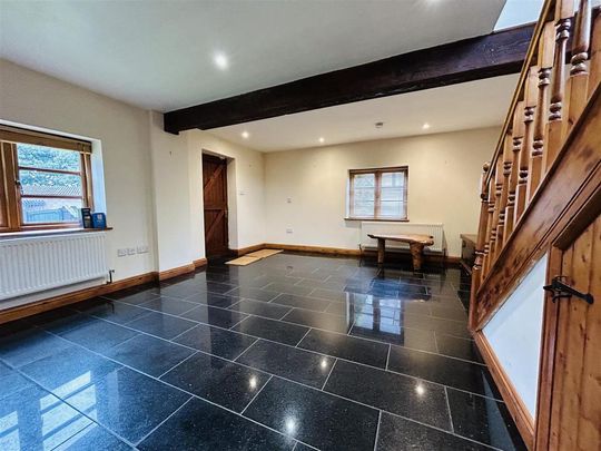 2 bedroom cottage to rent - Photo 1