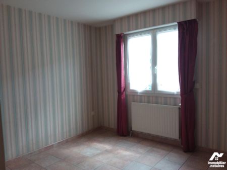 GOURNAY EN BRAY, 9 rue de la Rouge Pierre, appartement de plain-pied avec place privative de parking - Photo 3