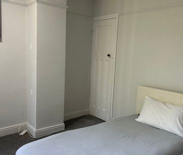 2 Bed Terraced House, Shakleton Road, CV5 - Photo 4