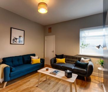 1 bedroom in a house share to rent - Photo 2