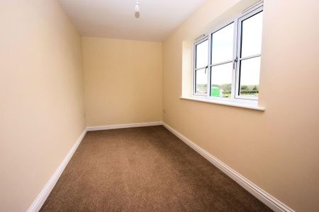 3 bedroom detached bungalow to rent - Photo 3