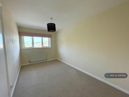 4 bedroom end of terrace house to rent - Photo 2