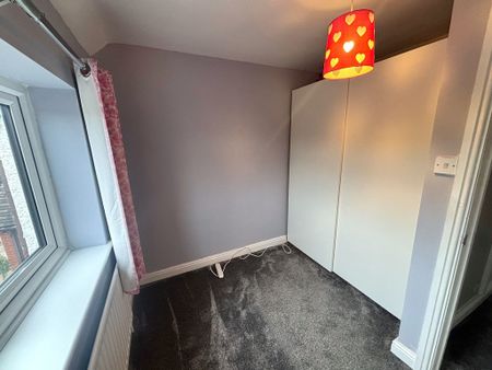 4 bedroom detached to let - Photo 4