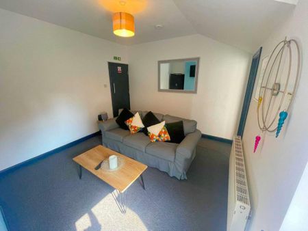 4 bedroom terraced house to rent - Photo 3