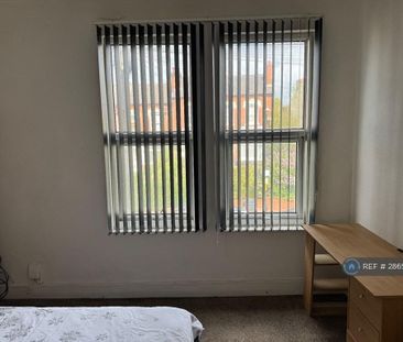 1 bedroom in a house share to rent - Photo 3