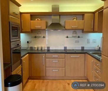 1 bedroom in a flat share to rent - Photo 4