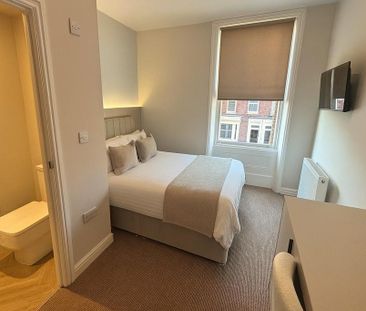 8 bedroom terraced house to rent - Photo 3