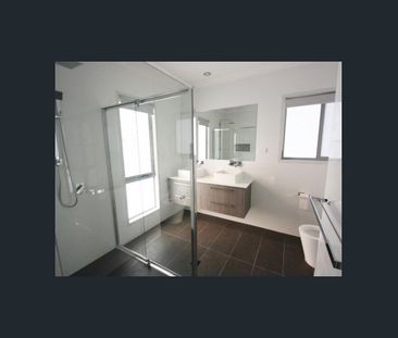 Beautiful Home with large side access! - Photo 6