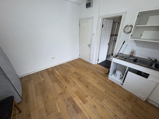 Studio to rent - Photo 1