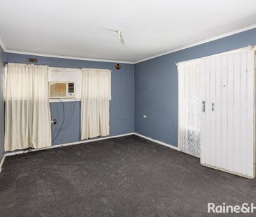 COMFORTABLE LIVING - Photo 5