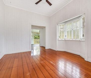 Charming Family Home in a Prime Camp Hill Location - Photo 2