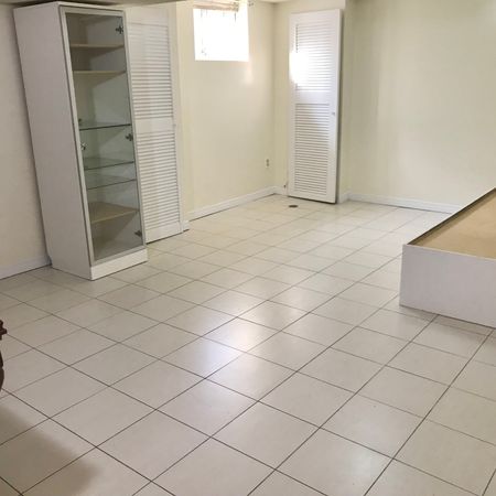 2-Bedroom Basement Unit for rent - Eglinton Ave & Allen Rd - Photo 4
