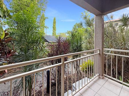 Freshly Renovated One-Bedroom Apartment – The Lakes Resort - Photo 4