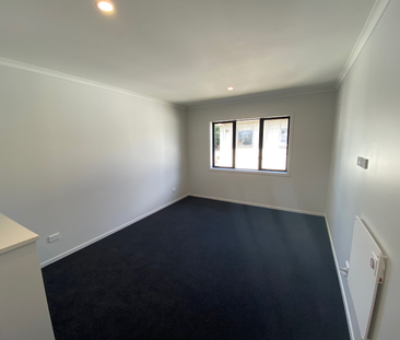 Studio Room In Top Hamilton East Location - Photo 5