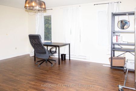 Detached Home For Lease | N9255063 - Photo 2