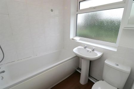 3 bedroom terraced house to rent - Photo 4