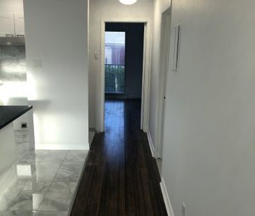 Très Grand 3 1/2 Style Condo +1 Espace à Bureau (télétravail) à Ste... - Photo 3