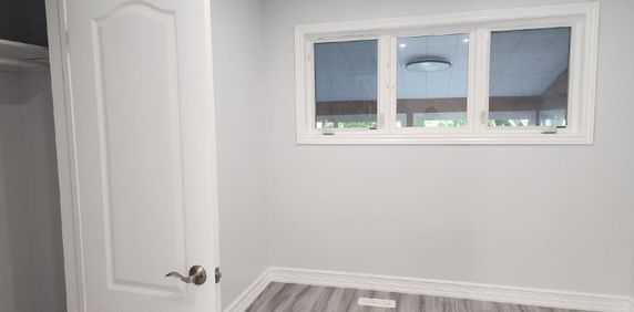 For Lease - 812 Tanager Avenue, Burlington, Ontario - Photo 2