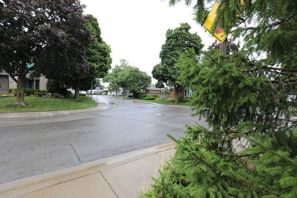 For Lease - 56 Skylark Drive Unit# Upper level Unit 2, Hamilton, Ontario - Photo 1