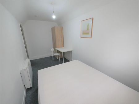 The Mount, Bournemouth, BH1 - Photo 3