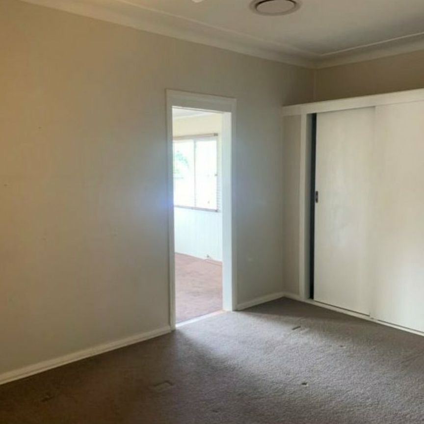 Spacious 4-Bedroom Home in West Tamworth – Modern Comfort - Photo 1