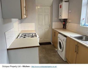 3 bedroom flat to rent - Photo 6