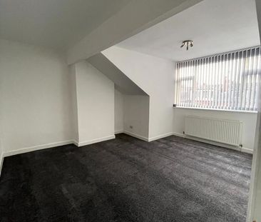 2 Bed Terraced House, Arthington View, LS10 - Photo 3