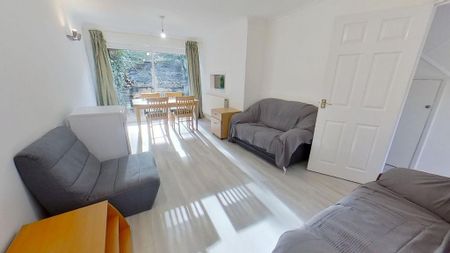 4 bedroom semi-detached house to rent - Photo 3