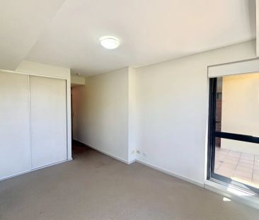 Modern Studio Apartment in Prime Hurstville Location - Photo 4