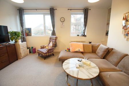 2 bedroom Flat to let - Photo 5