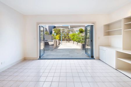 Stylish Terrace-Style Townhouse with Double Garage & Loft Retreat - Photo 3