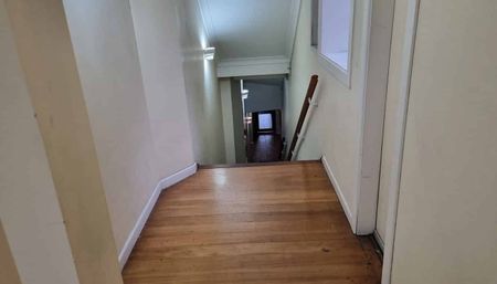 Spacious 2BR Mt. Victoria - Photo 5