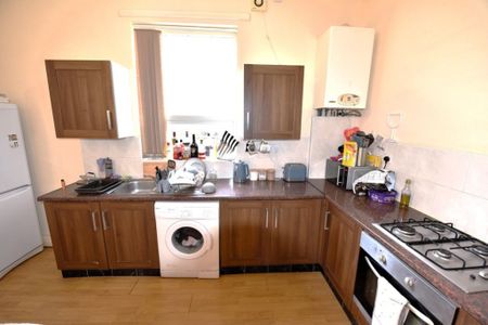 2 bedroom Flat in 14 Raglan Road, Leeds - Photo 5