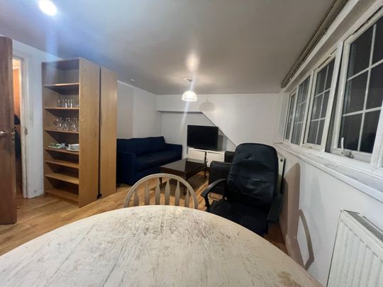 Studio Flat, Chelmsford Square, NW10 - Photo 1