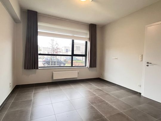 Gelijkvloerse assistentiewoning - serviceflat - gelegen in het centrum van Meeuwen (Oudsbergen). - Photo 1
