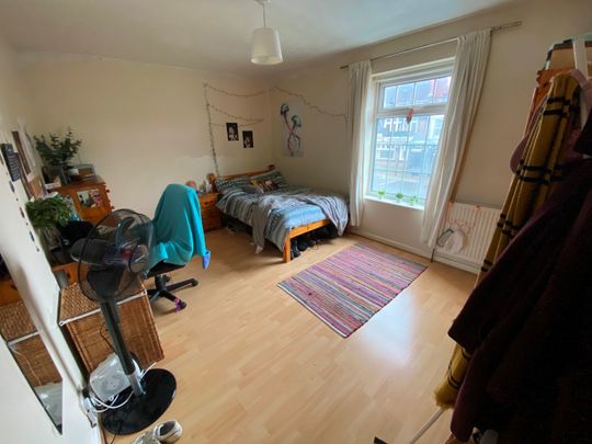 3 Bed Terraced House, Portswood Road, SO17 - Photo 1