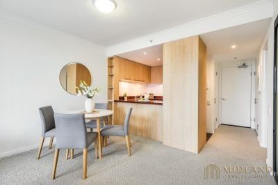 Spacious One-Bedroom + Study in the Forum West - Photo 4