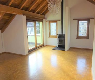 Charmante Attika-Wohnung mit Balkon - Photo 1