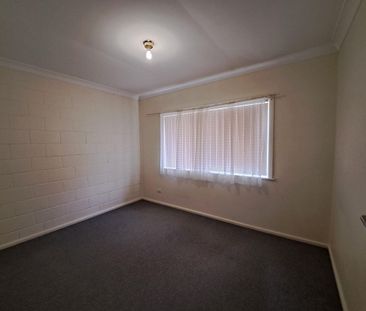 Quaint, Clean 2 Bedroom Unit - Photo 2