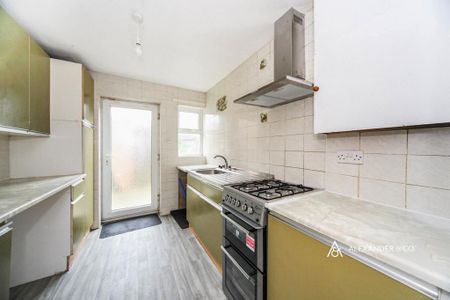 3 bedroom terraced house to rent - Photo 4