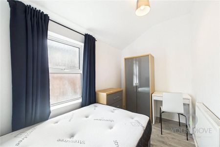 1 bedroom in a house share to rent - Photo 4