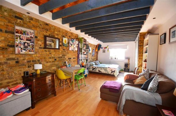 Studio to rent - Photo 1