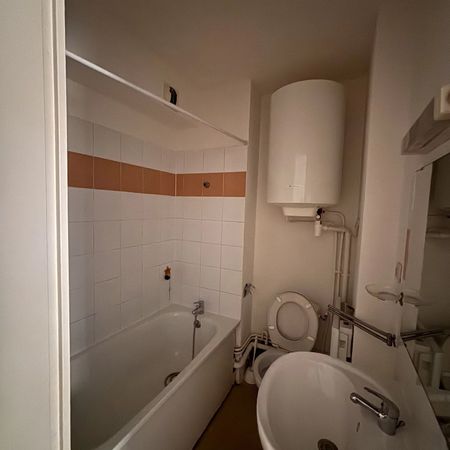 Location Appartement 1 pièce 18m² NIMES 30000 - Photo 3
