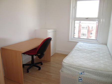 2 bedroom flat to rent - Photo 3
