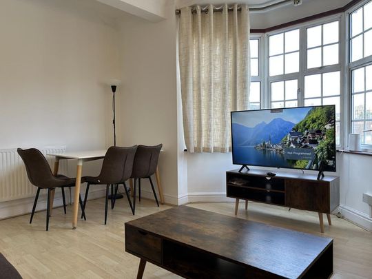 4 bedroom flat to rent - Photo 1