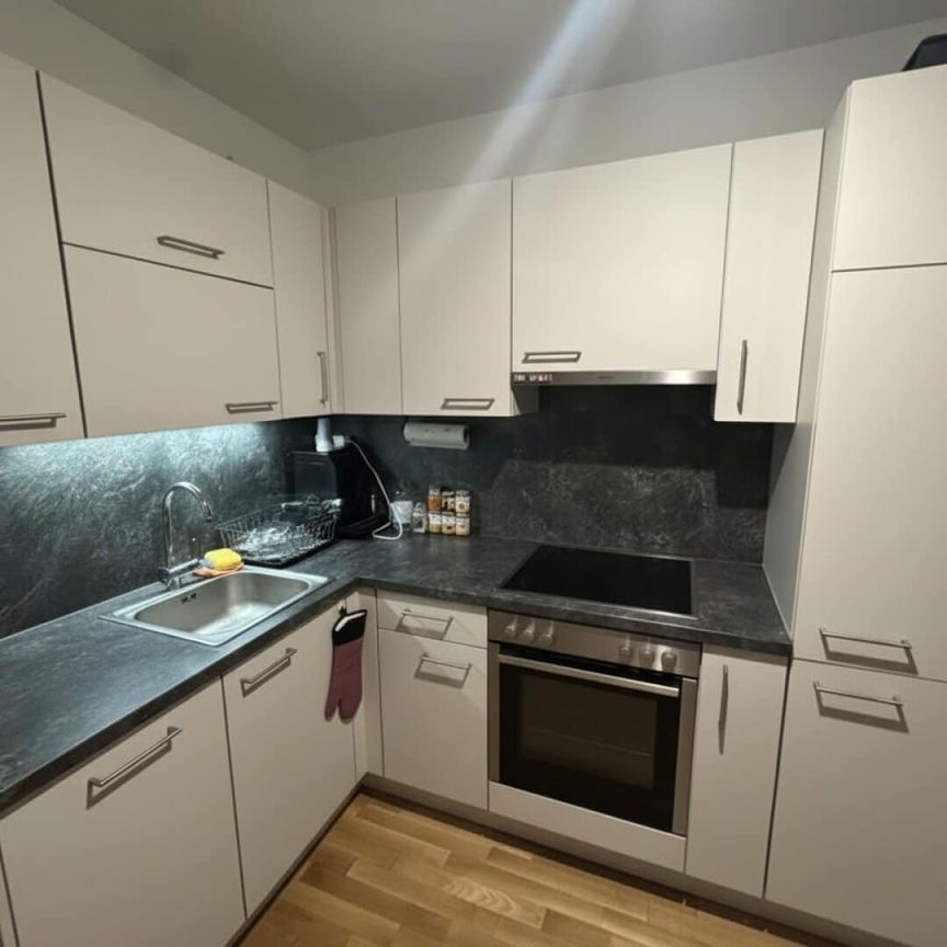 Perfekt für Paare oder Singles: Attraktive 2-Zimmer-Wohnung mit Balkon nahe U1 - Photo 1