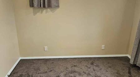 Charming Family Home - Photo 3